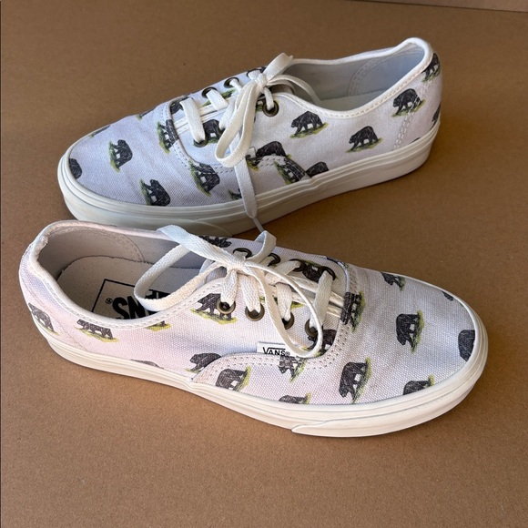 Vans Shoes - 🐻☀️🌴RARE Vans California Bear sneakers (unisex- men’s 6, woman’s 7.5)